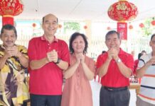 甲必丹邹关香 年初三门户开放