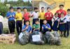 善心人士赠衣服食物 予丹南启文小学贫困孩子