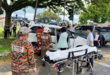 4轮驱动与丰田车碰撞 消拯员快速救出伤者送院
