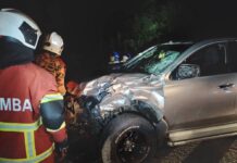 Kemalangan tiga kenderaan. Tiga sekeluarga maut.