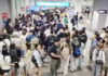 1098韩游客抵庇拥挤近混乱 刘静芝:提升机场不容缓!
