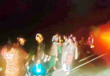 沙大巴士途中冒烟 21人及时下车平安无事