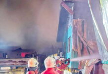亚路2民宅失火住户摸黑逃出火海
