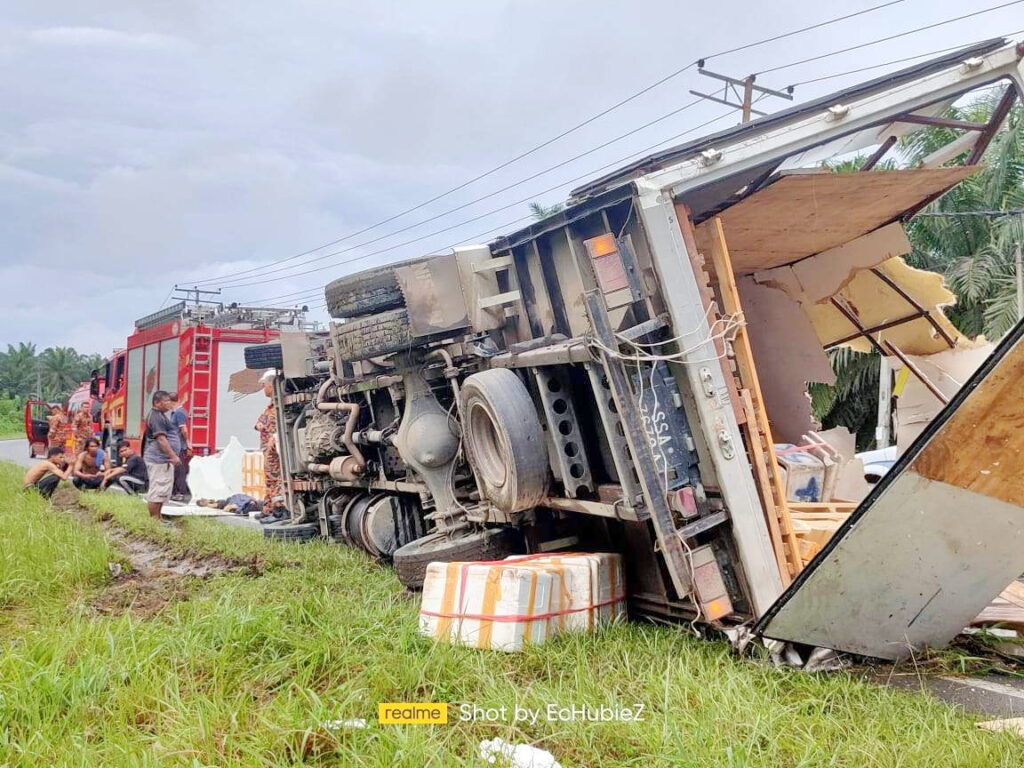 载有家具罗里翻倒工人搬运遭撞击亡 | 亚洲时报 Asia Times
