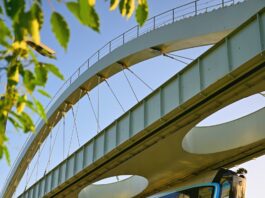 聚焦新质生产力 中国光谷向“世界光谷”迈进