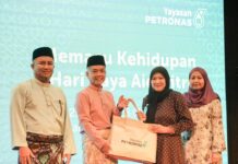 Yayasan PETRONAS kongsi ceria menjelang Aidilfitri kepada 150 penerima di Labuan