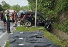 Lima penuntut maut, kereta bertembung treler