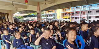 实必丹中华小学开学礼暨援助金发放