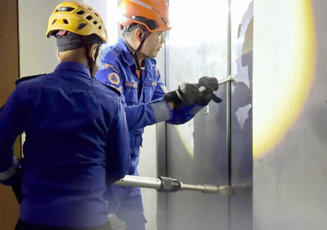 APM personnel rescue locked-in children, man trapped in lift in two ...