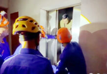 男子困升降机内近小时,民防救援队九分钟救出