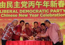 自民党新春大团拜,党员华社领袖共庆