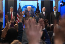 特朗普指关税裁决令人失望 颁令向全球加征10%关税