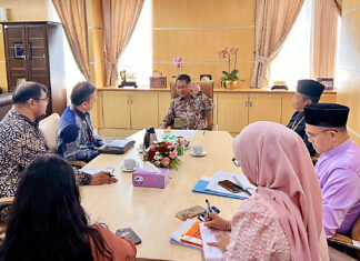 慕斯达法与联邦财政部秘书长.跟进磋商归还淨税收