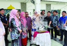 父母送去日間照顧中心?麗娜:老人福祉得到保障