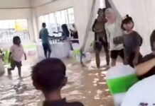 斗湖豪雨淹婚宴会场|宾客水中淡定享佳肴