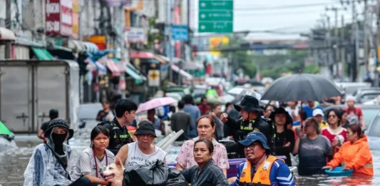 曼谷大雨洪水未退 近4900人撤离避难