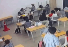 古晋国际校园暴力事件|学生持刀冲入课室攻击老师